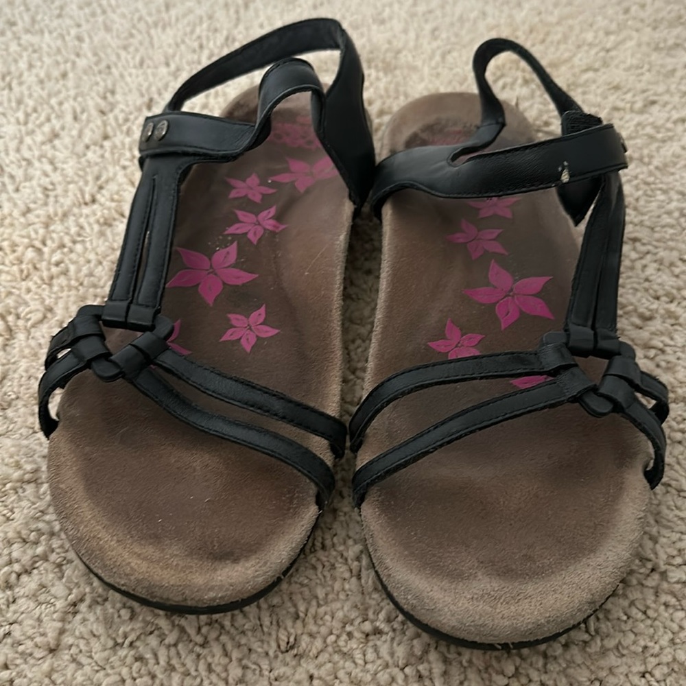 Abeo walking company sandals